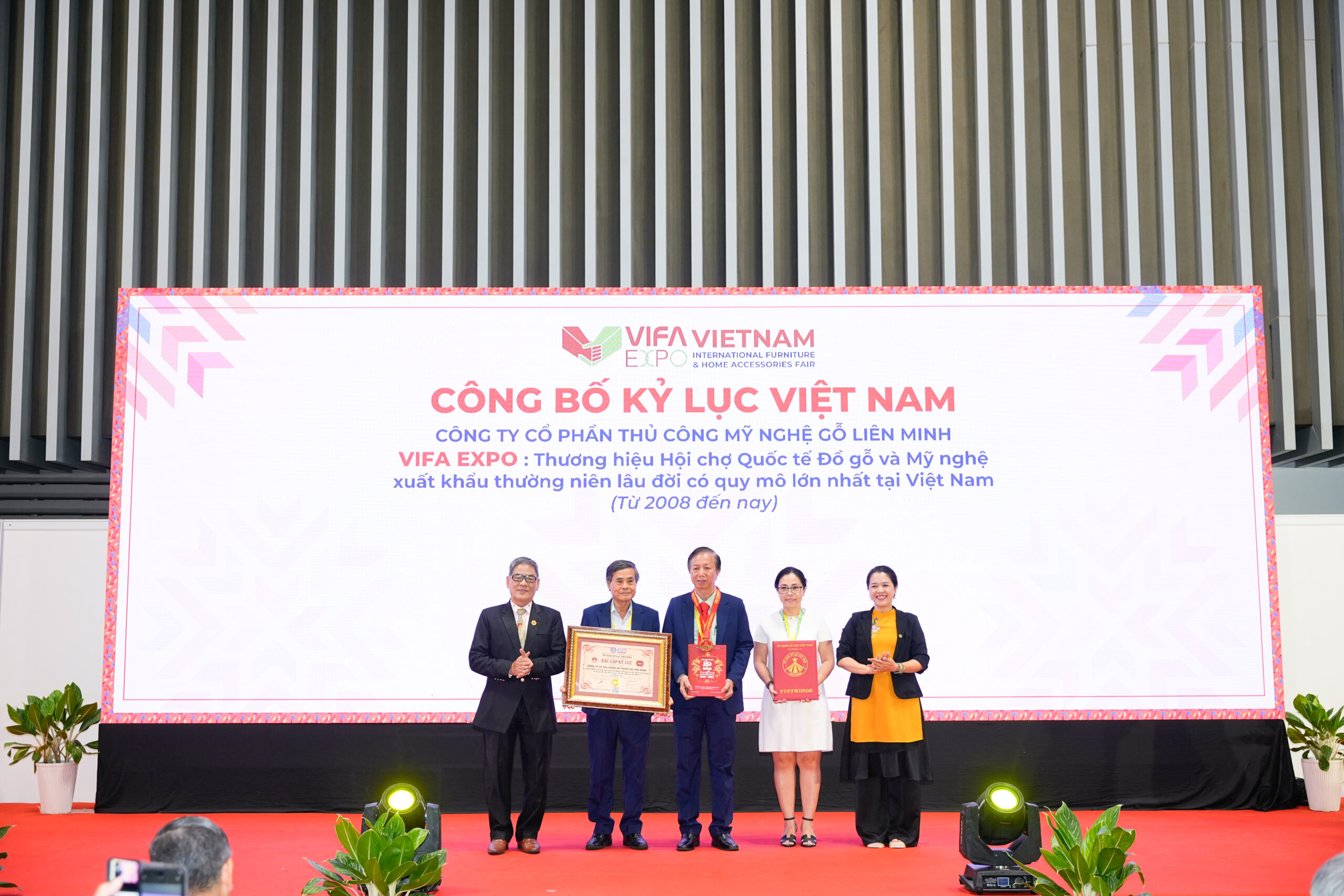 Ky luc Viet Nam