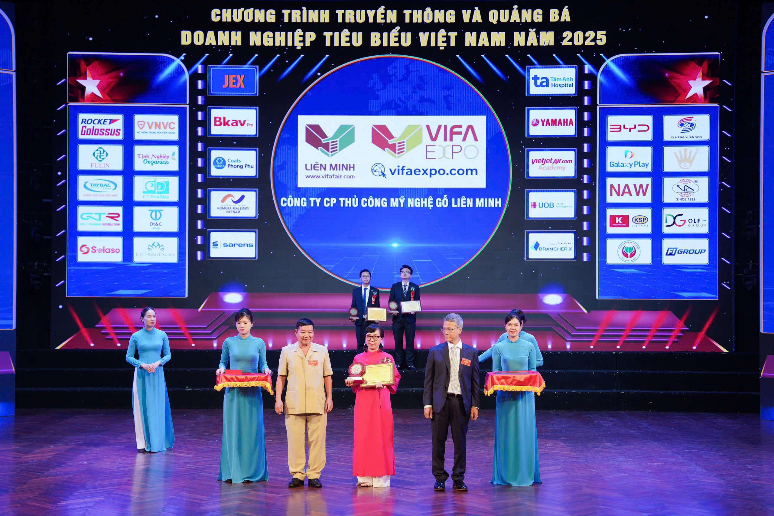 Top 20 doanh nghiep xuat sac hang dau Viet Nam