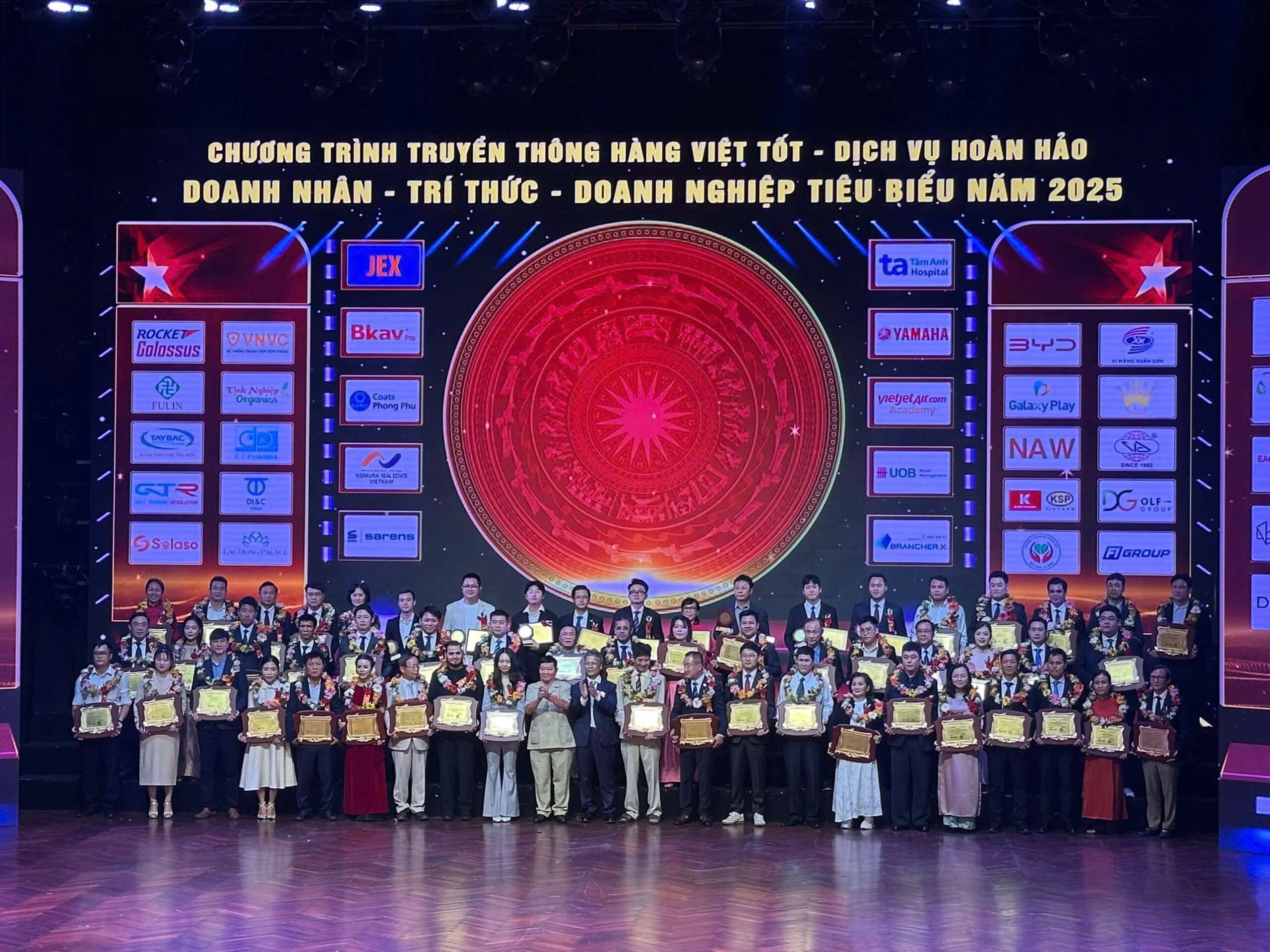 Top 20 doanh nghiep xuat sac hang dau Viet Nam