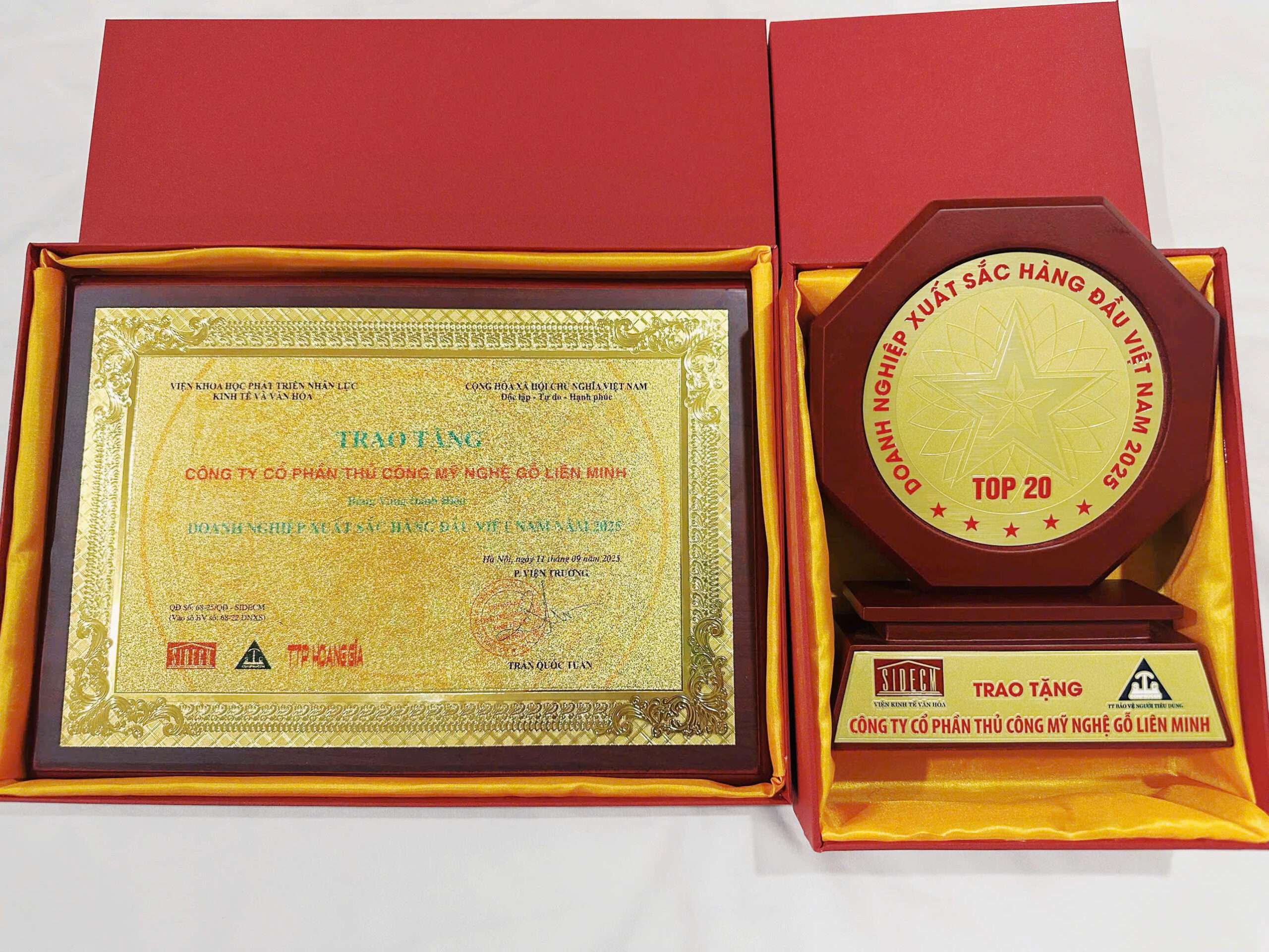 Giay khen va ky niem chuong